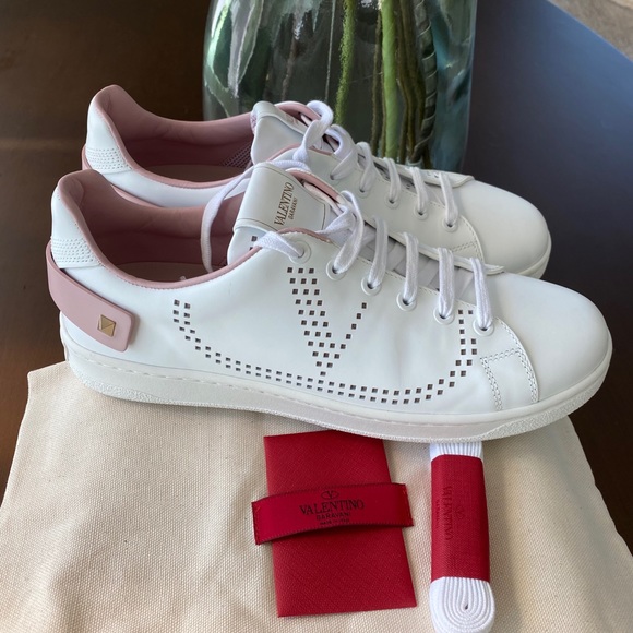 Valentino Rockstud Perforated Backnet 